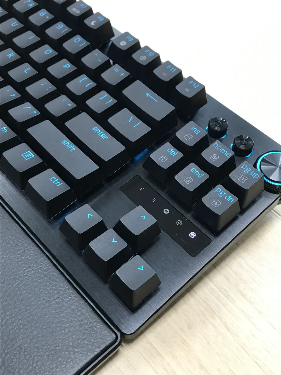 Razer Huntsman V3 Pro Tenkeyless (RZ03-04980100-R3M1)を使用した