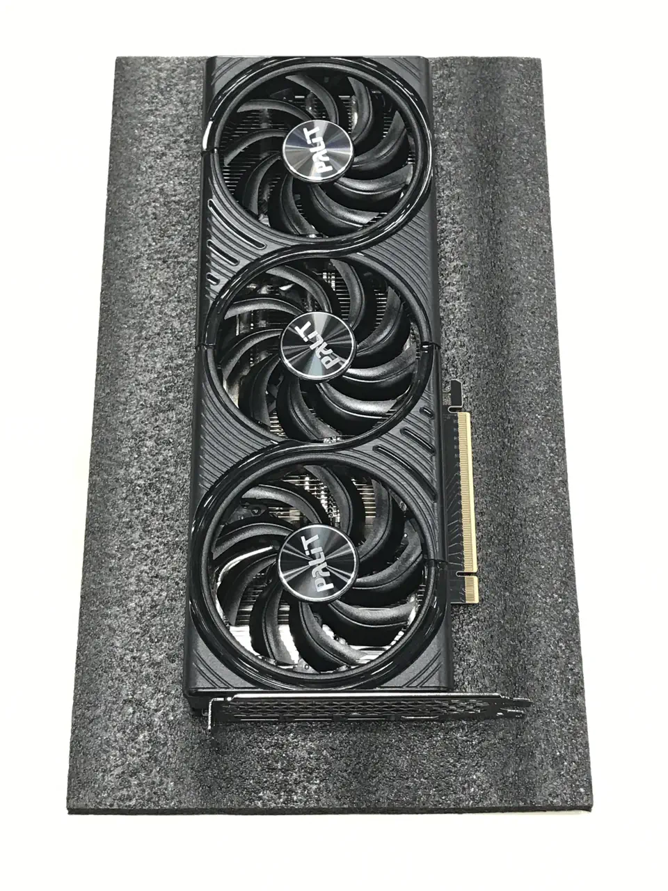 Palit NE75070019K9-GB2050S (GeForce RTX 5070 Infinity 3 12GB)を