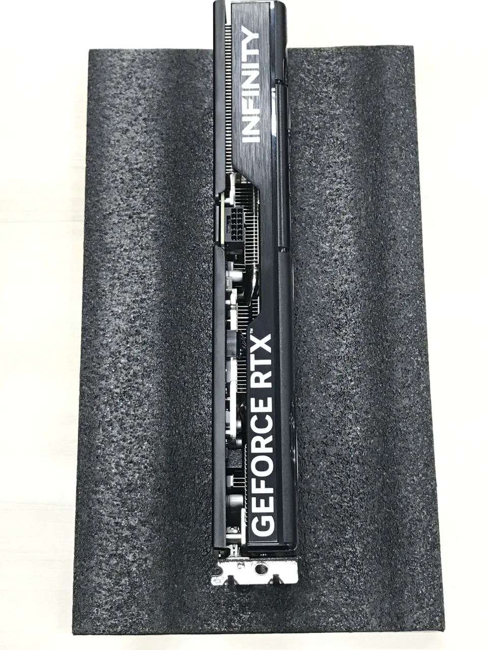 Palit NE75070019K9-GB2050S (GeForce RTX 5070 Infinity 3 12GB)を