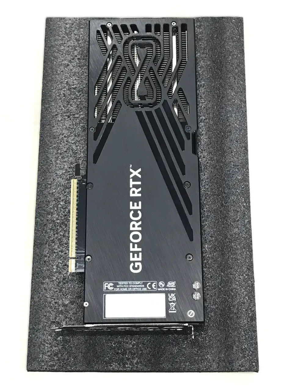 Palit NE75070019K9-GB2050S (GeForce RTX 5070 Infinity 3 12GB)を