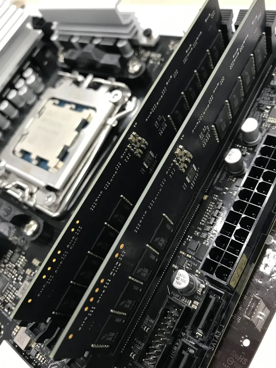ドスパラセレクト D5D4800-16G2A (DDR5 PC5-38400 16GB 2枚組)を使用