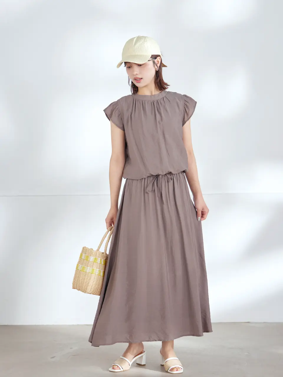 【美品】ICB オンワード　ロングワンピース　グレージュ　4 セール】 【WEB限定】 Soft Satin ワンピース （ロング・マキシ