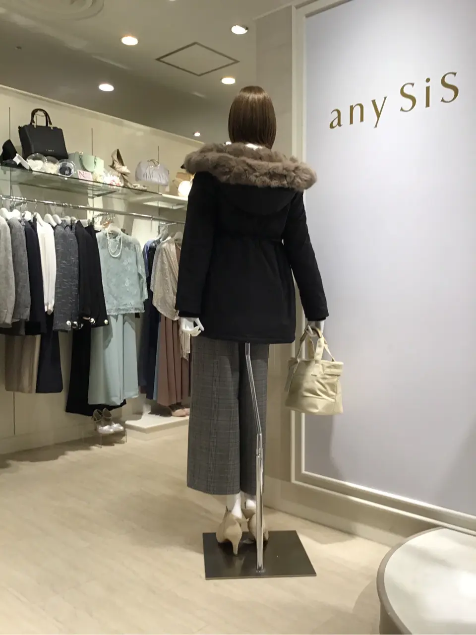 ANY SIS 島崎 コーディネート画像