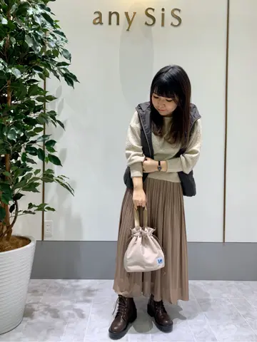 ANY SIS スタッフ コーディネート画像