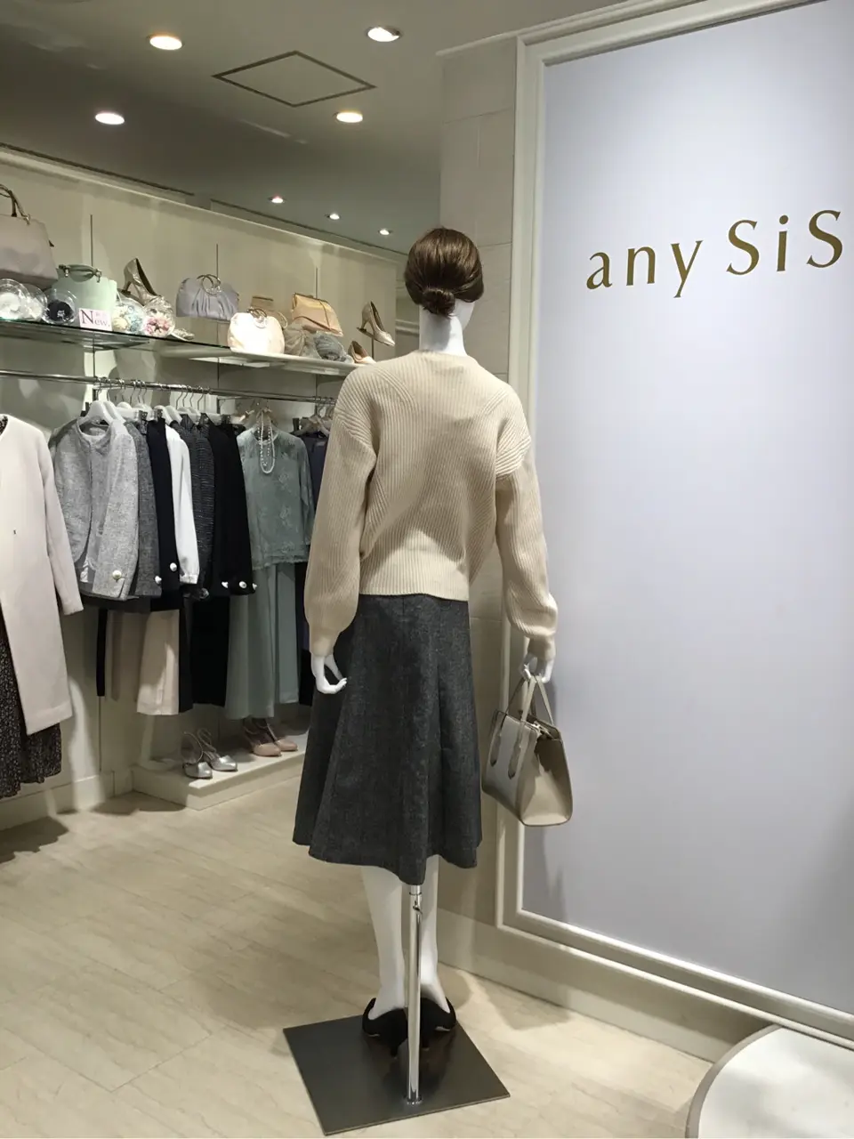 ANY SIS 島崎 コーディネート画像