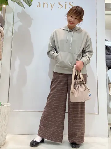 ANY SIS スタッフ コーディネート画像
