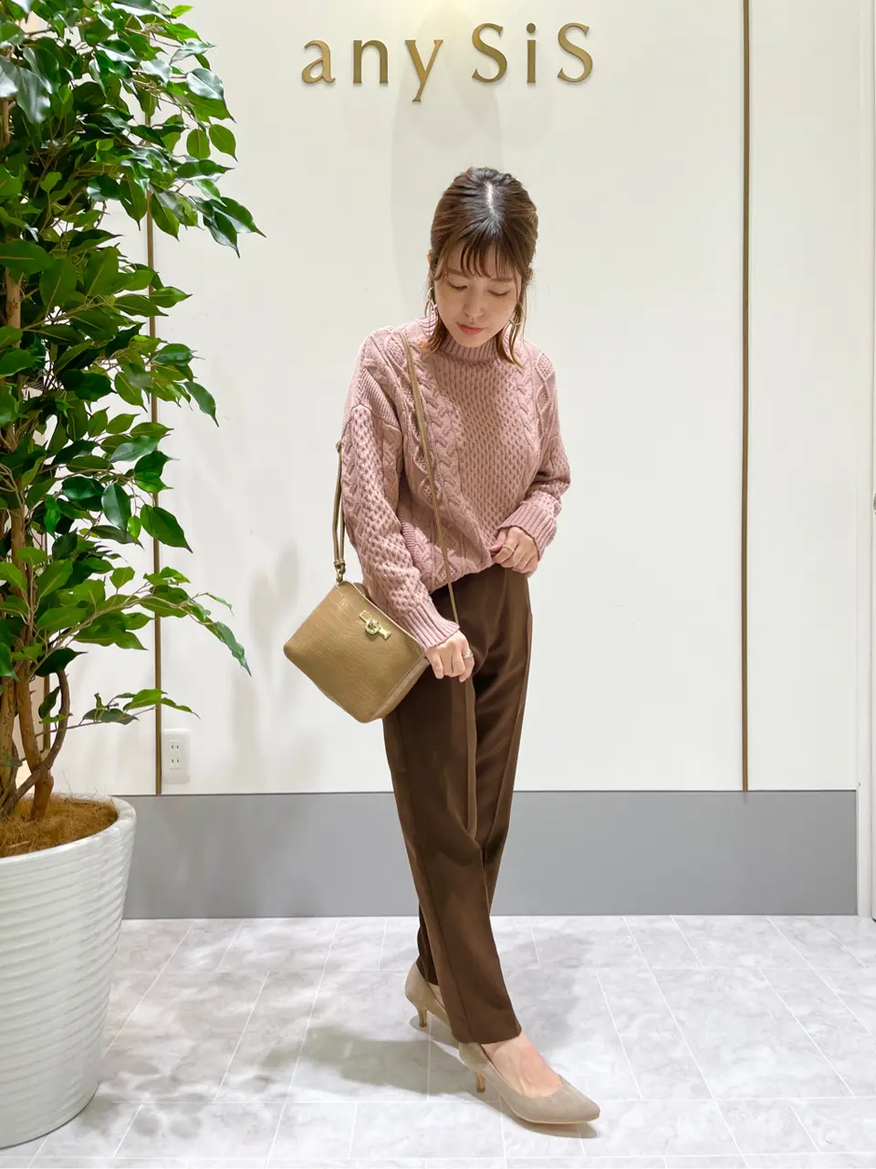 ANY SIS スタッフ コーディネート画像