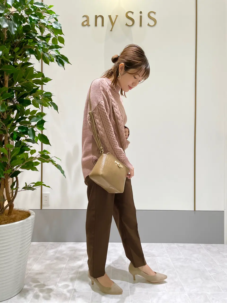 ANY SIS スタッフ コーディネート画像