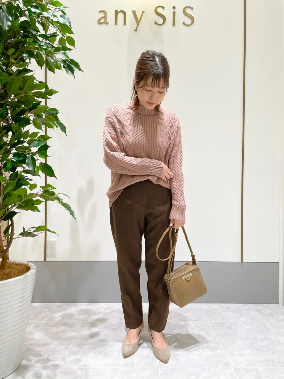 ANY SIS スタッフ コーディネート画像