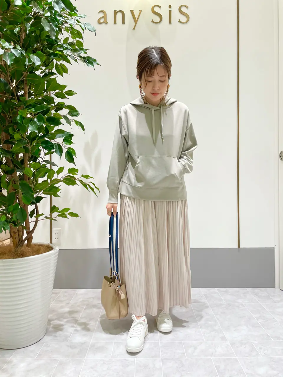 ANY SIS スタッフ コーディネート画像