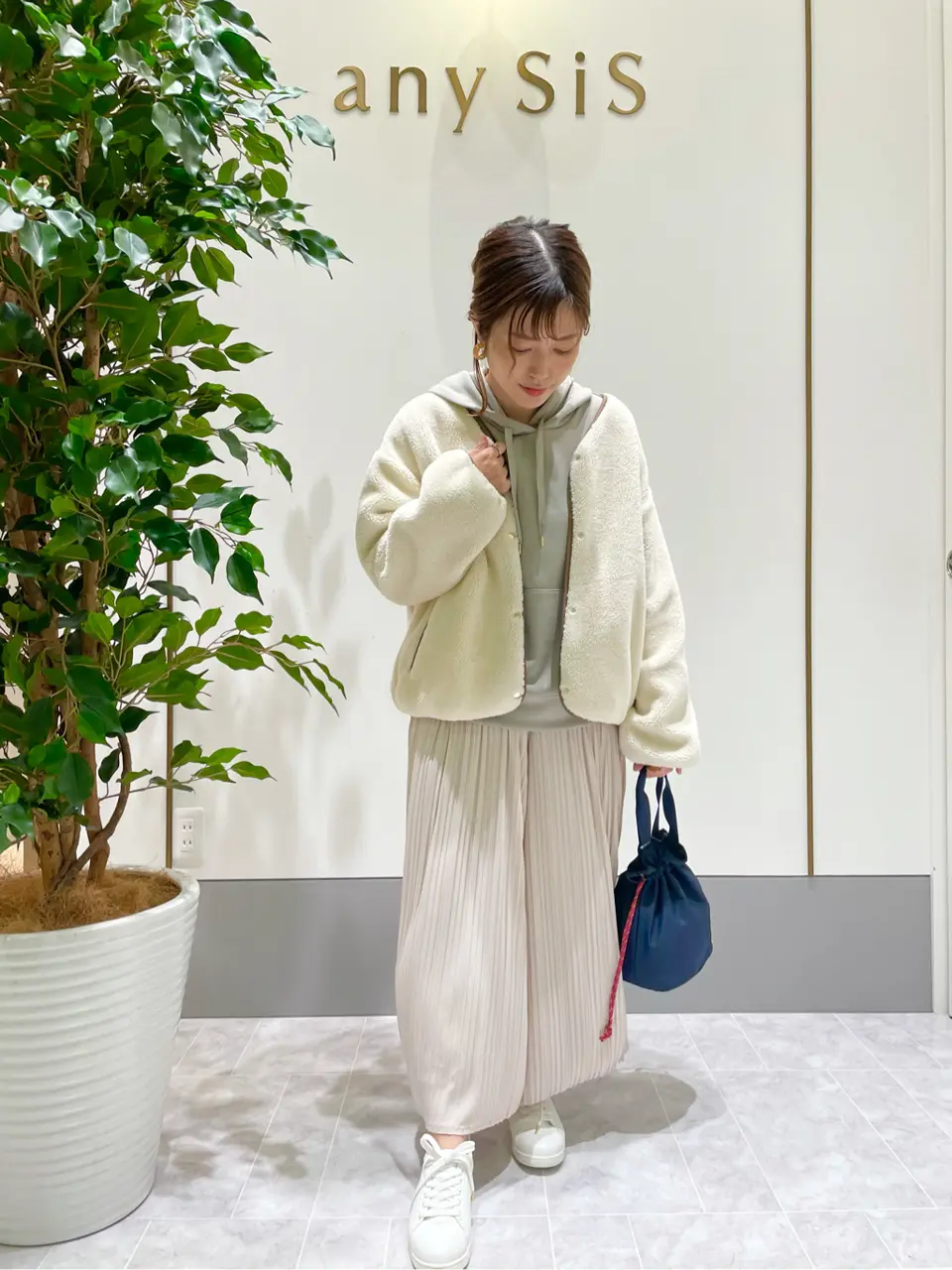 ANY SIS スタッフ コーディネート画像