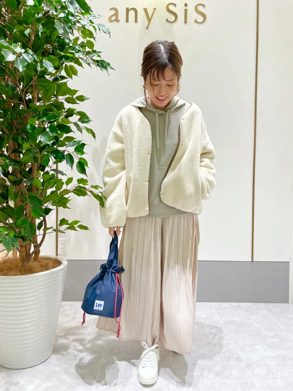 ANY SIS スタッフ コーディネート画像