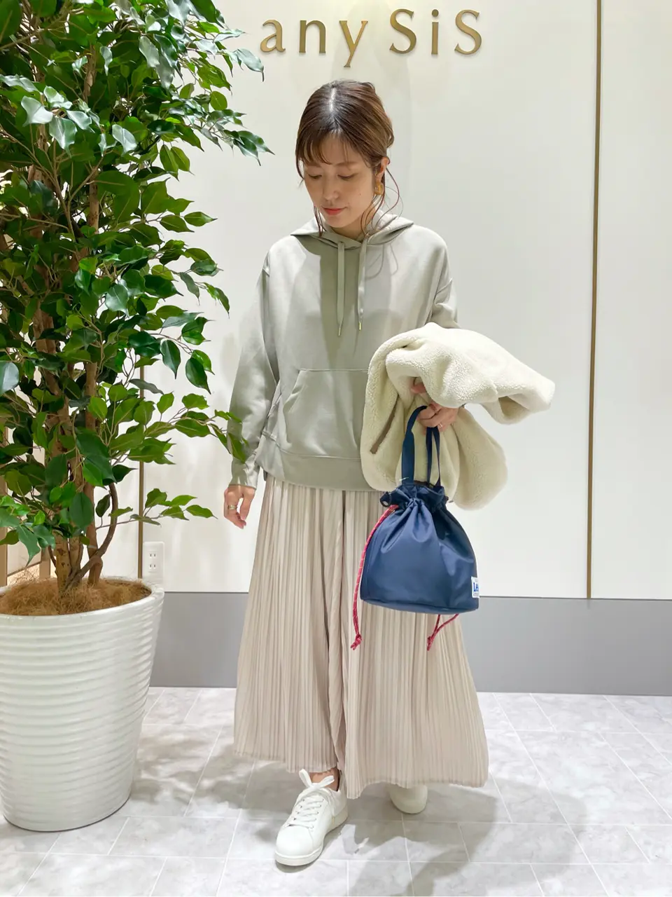 ANY SIS スタッフ コーディネート画像