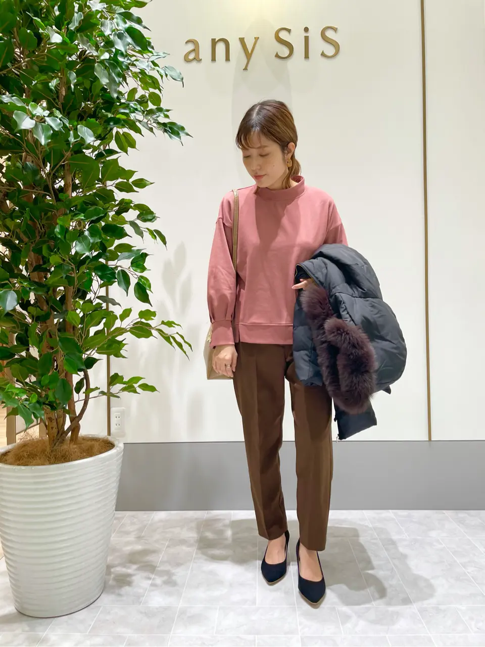 ANY SIS スタッフ コーディネート画像