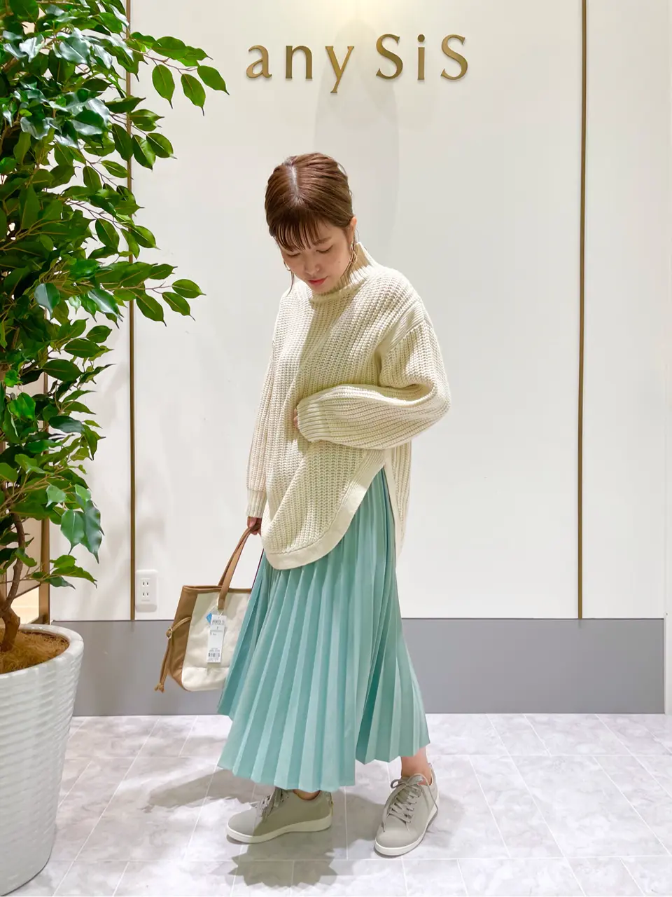 ANY SIS スタッフ コーディネート画像