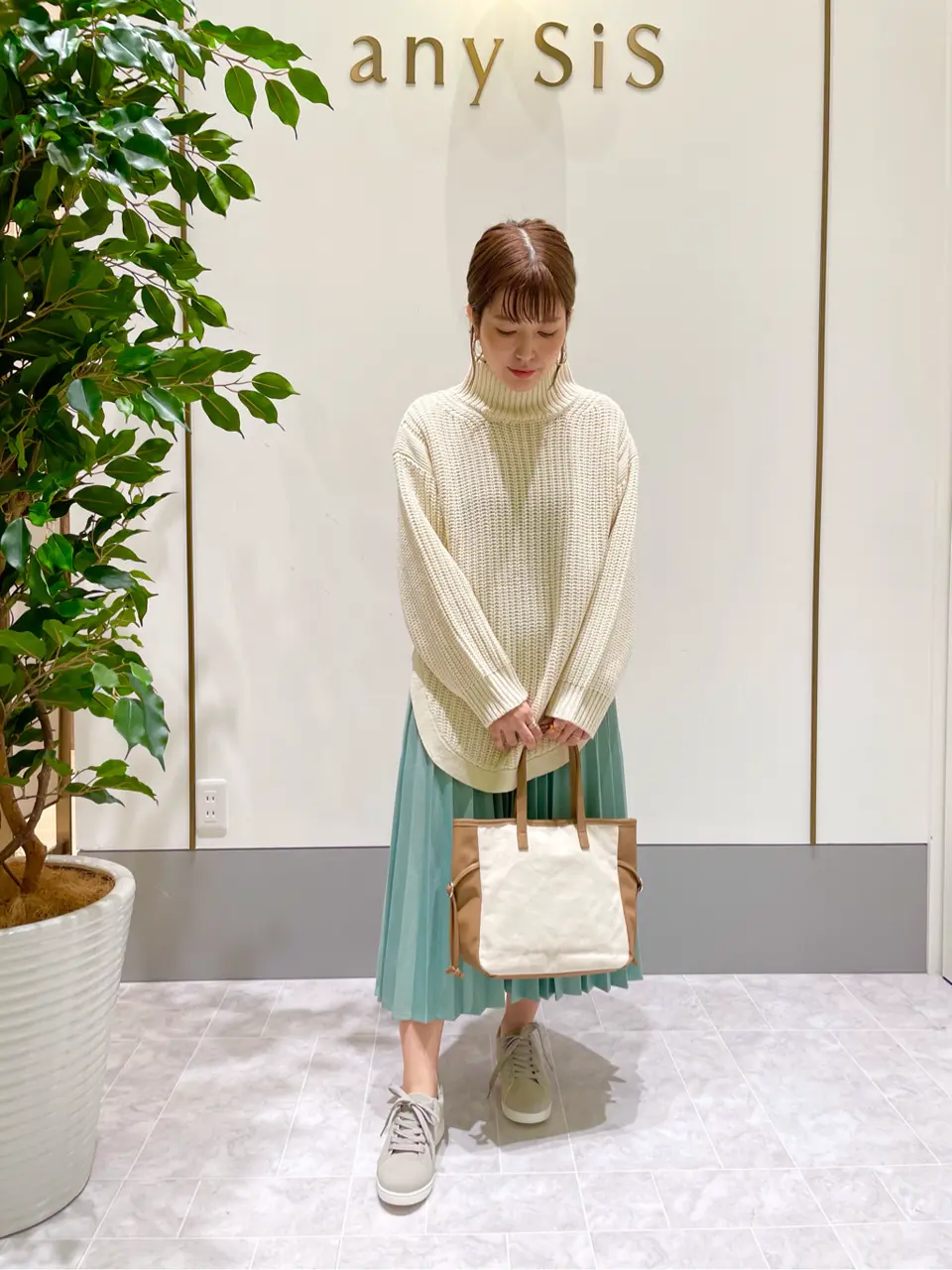 ANY SIS スタッフ コーディネート画像