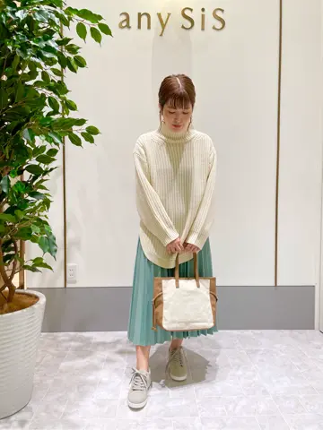 ANY SIS スタッフ コーディネート画像