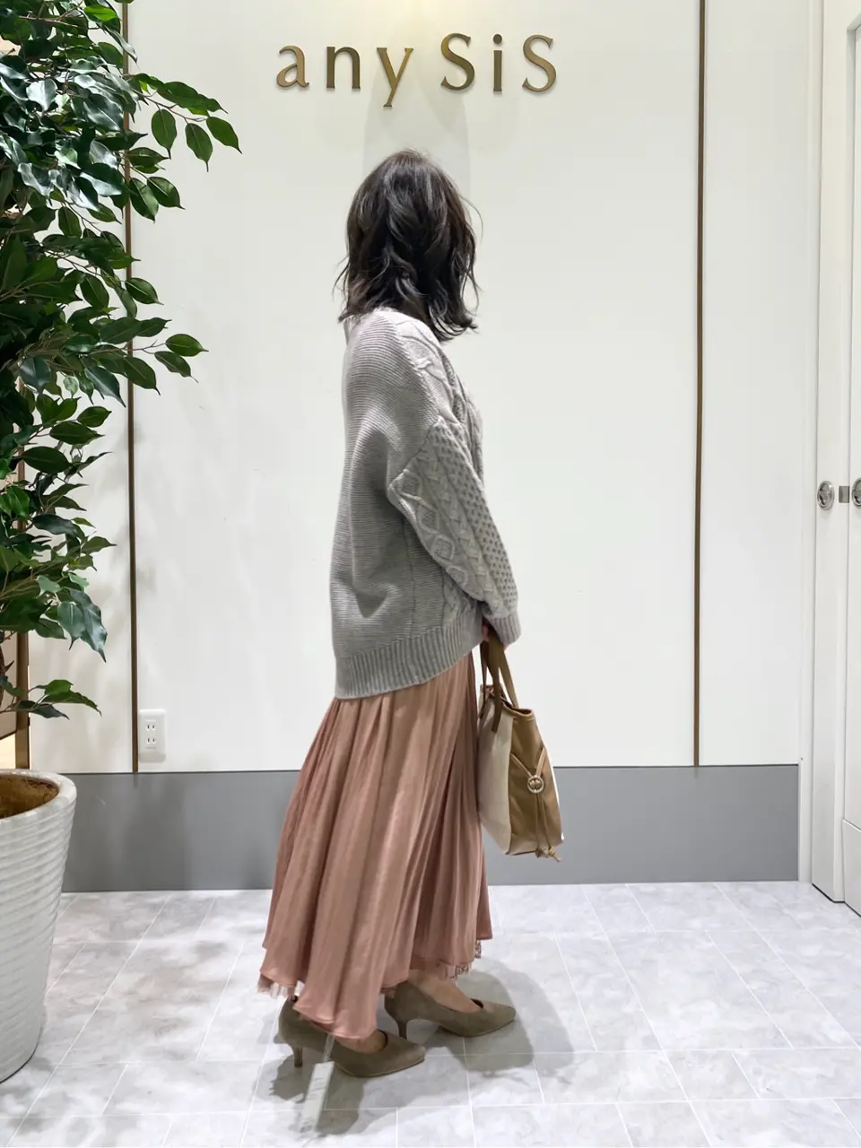 ANY SIS スタッフ コーディネート画像