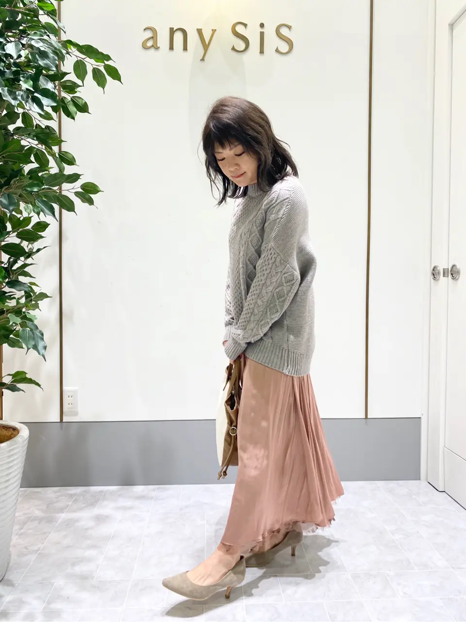 ANY SIS スタッフ コーディネート画像