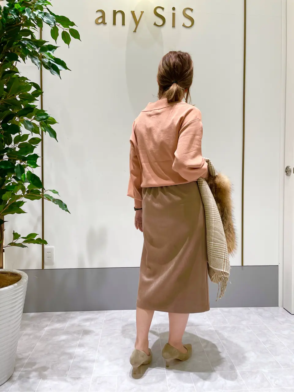 ANY SIS スタッフ コーディネート画像