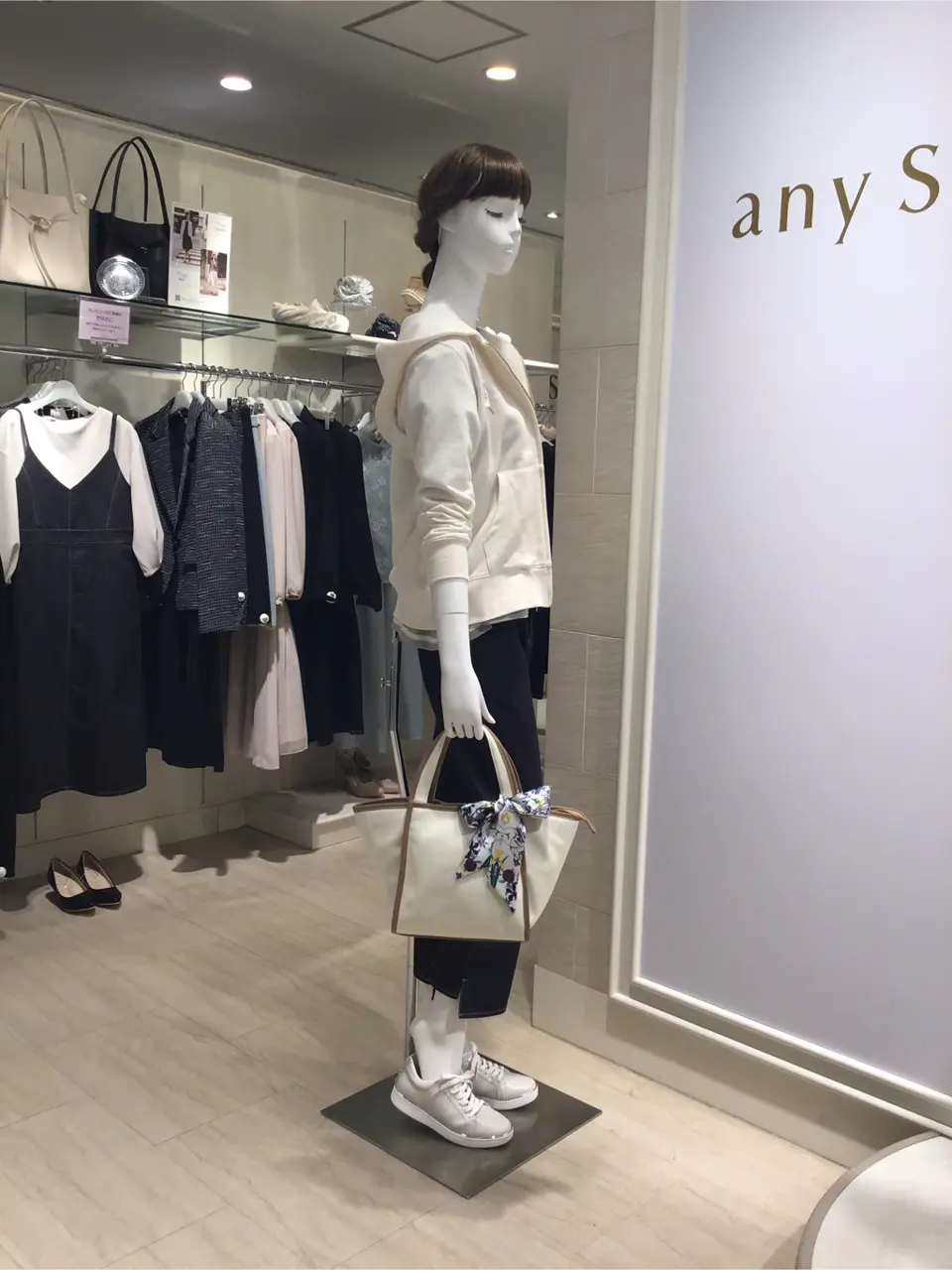 ANY SIS 島崎 コーディネート画像