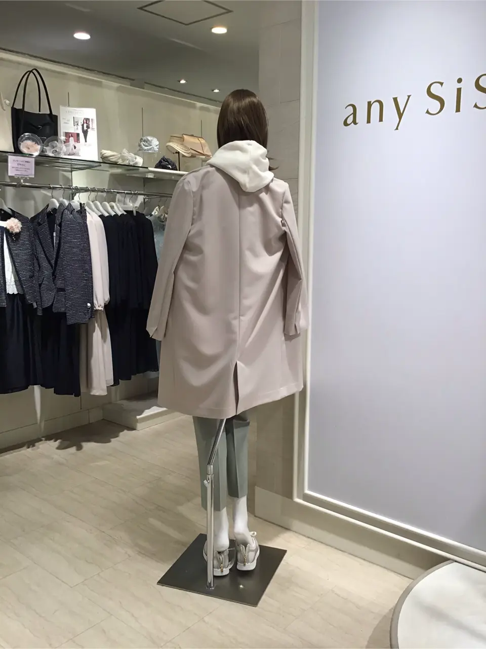 ANY SIS スタッフ コーディネート画像