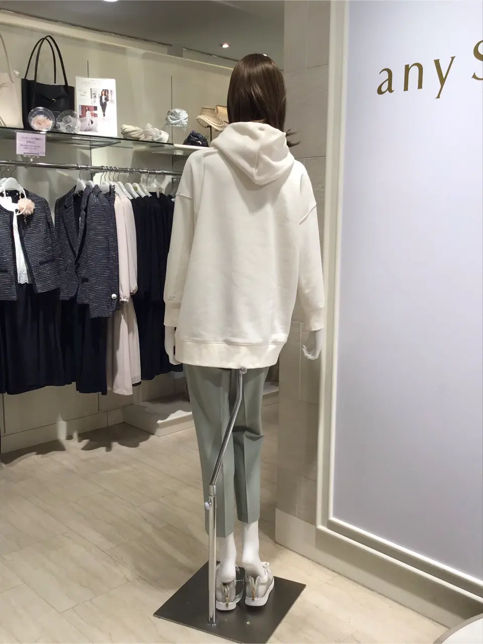 ANY SIS スタッフ コーディネート画像