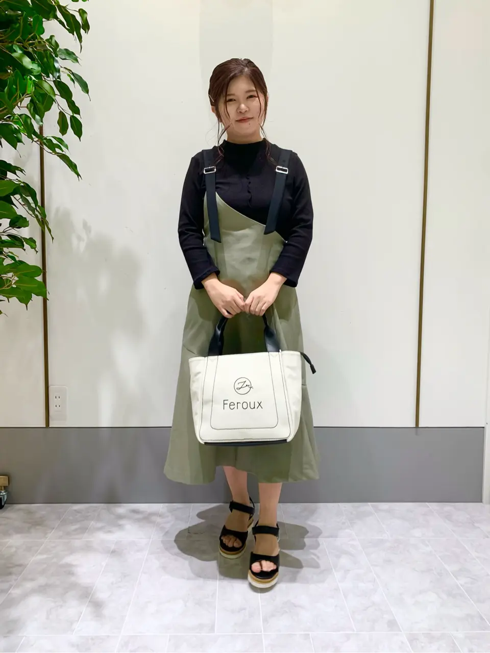 ANY SIS スタッフ コーディネート画像