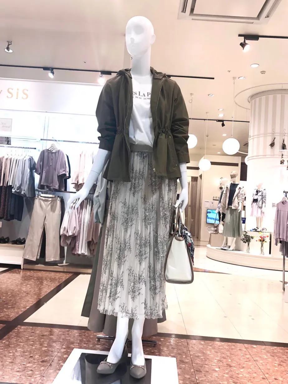 ANY SIS スタッフ コーディネート画像