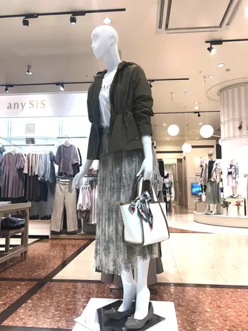 ANY SIS スタッフ コーディネート画像