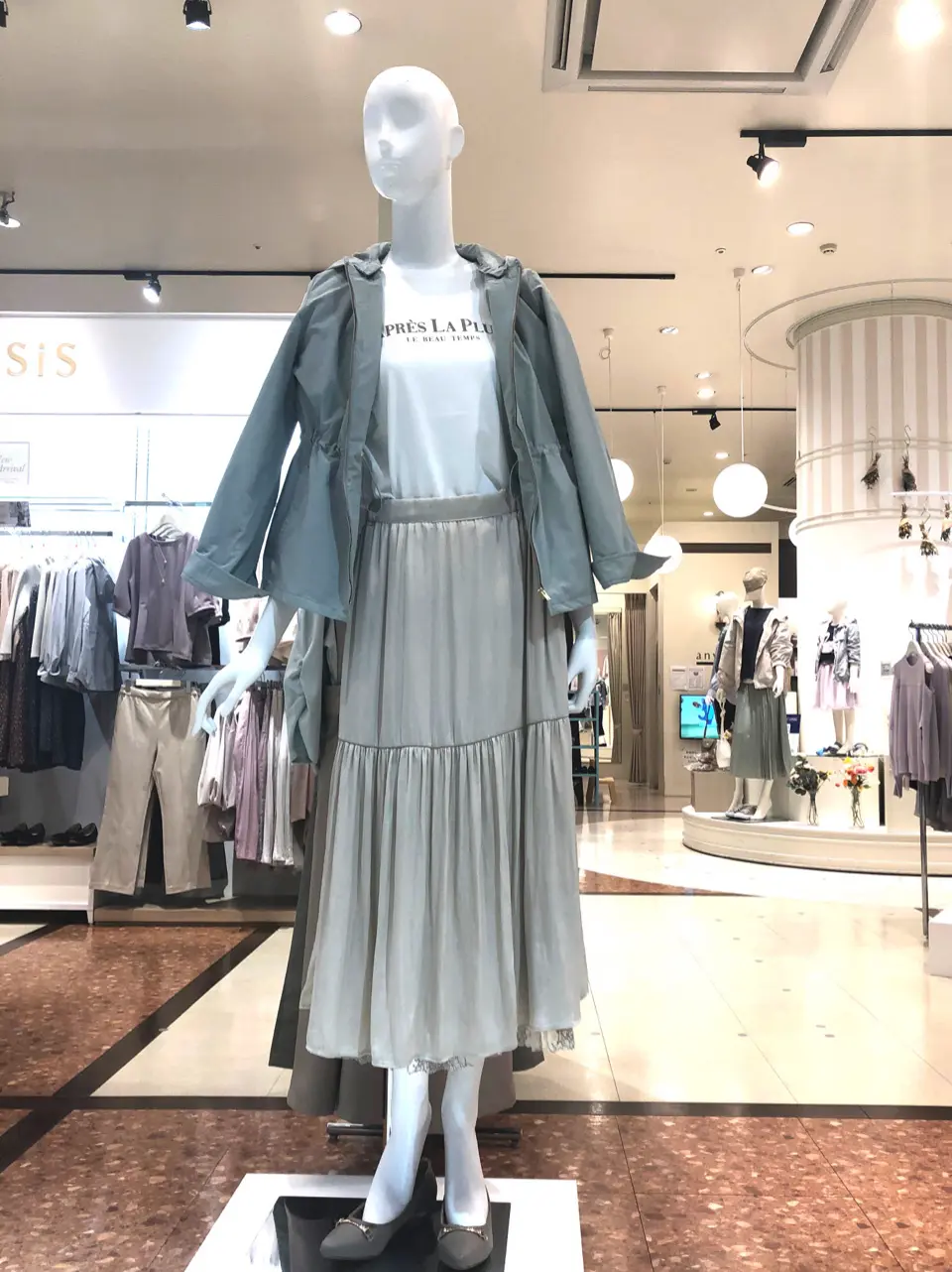 ANY SIS スタッフ コーディネート画像