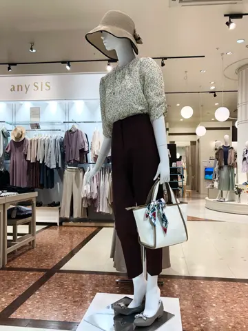 ANY SIS スタッフ コーディネート画像