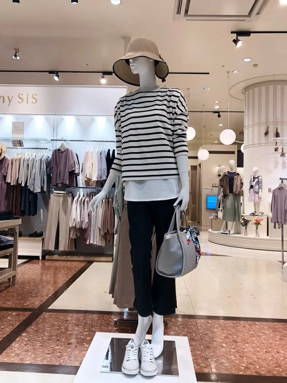 ANY SIS スタッフ コーディネート画像