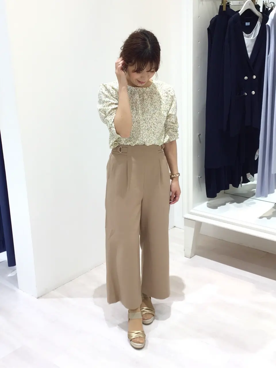 ANY SIS スタッフ コーディネート画像