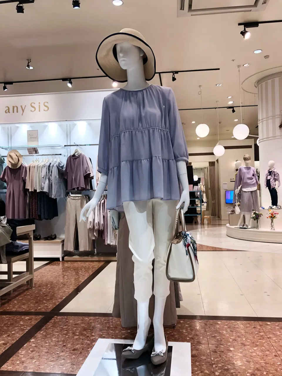 ANY SIS スタッフ コーディネート画像