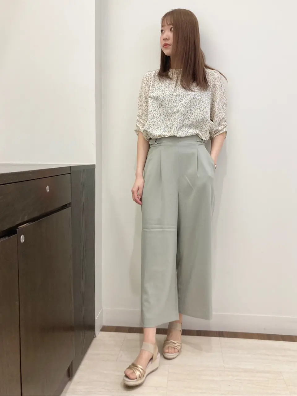 ANY SIS スタッフ コーディネート画像