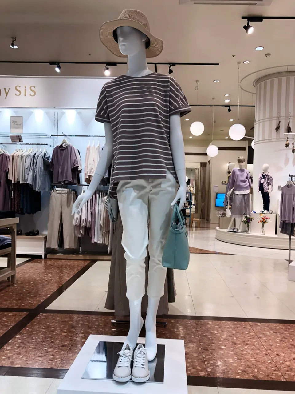 ANY SIS スタッフ コーディネート画像