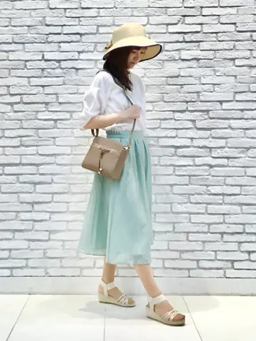 ANY SIS スタッフ コーディネート画像