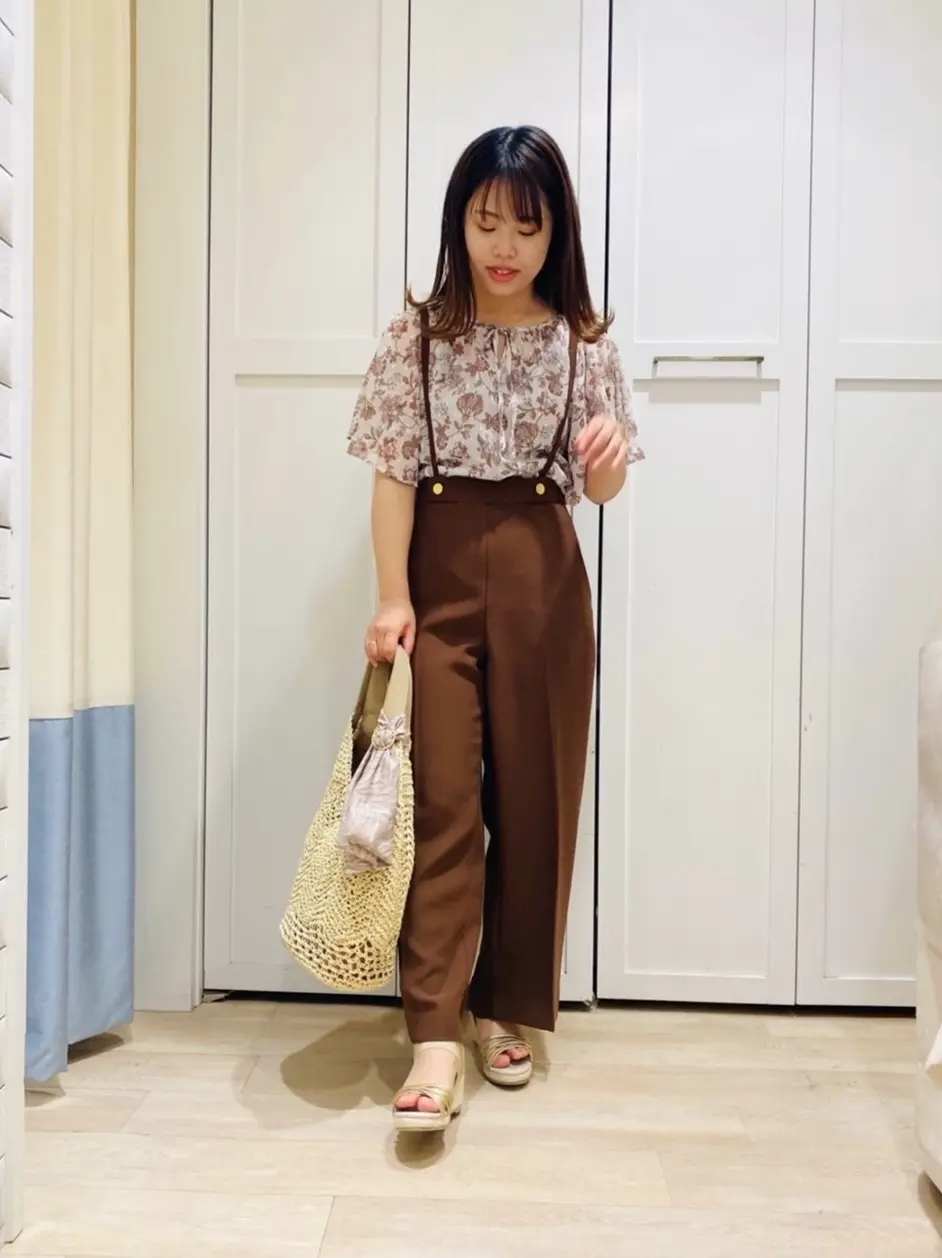 ANY SIS スタッフ コーディネート画像