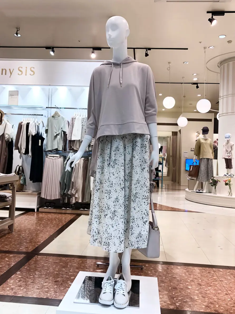 ANY SIS スタッフ コーディネート画像