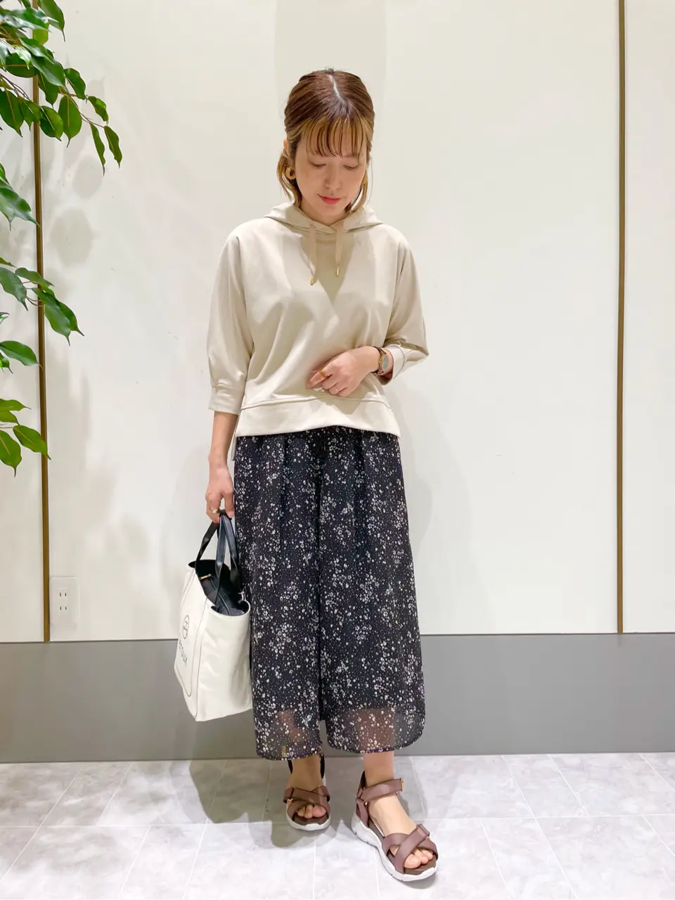 ANY SIS スタッフ コーディネート画像