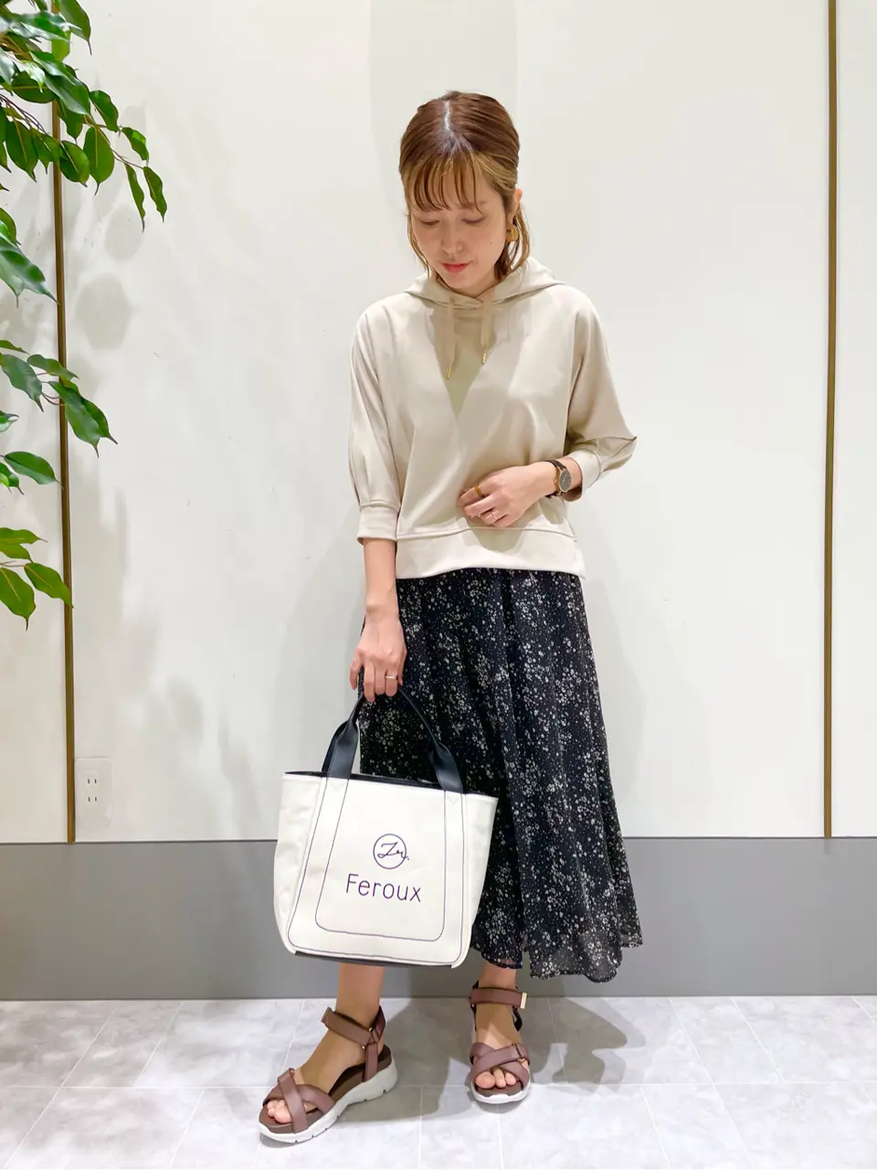 ANY SIS スタッフ コーディネート画像