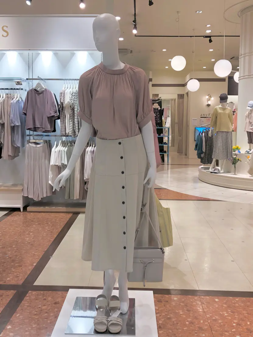 ANY SIS スタッフ コーディネート画像