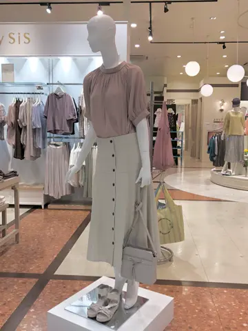 ANY SIS スタッフ コーディネート画像