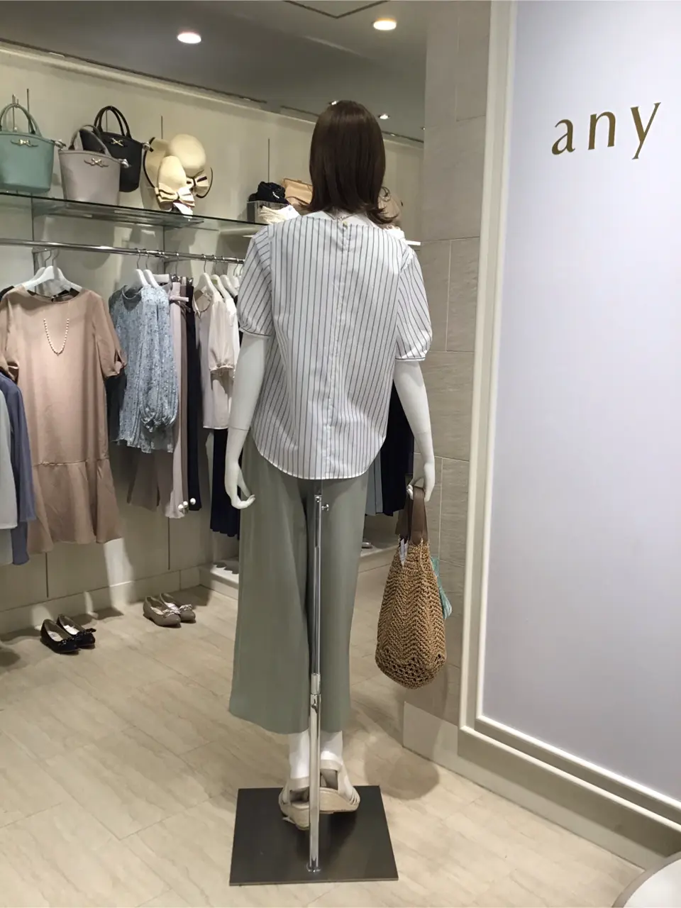 ANY SIS スタッフ コーディネート画像