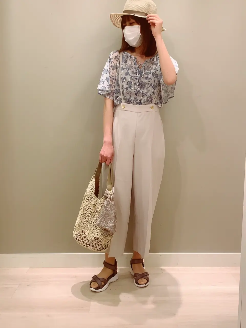 ANY SIS スタッフ コーディネート画像