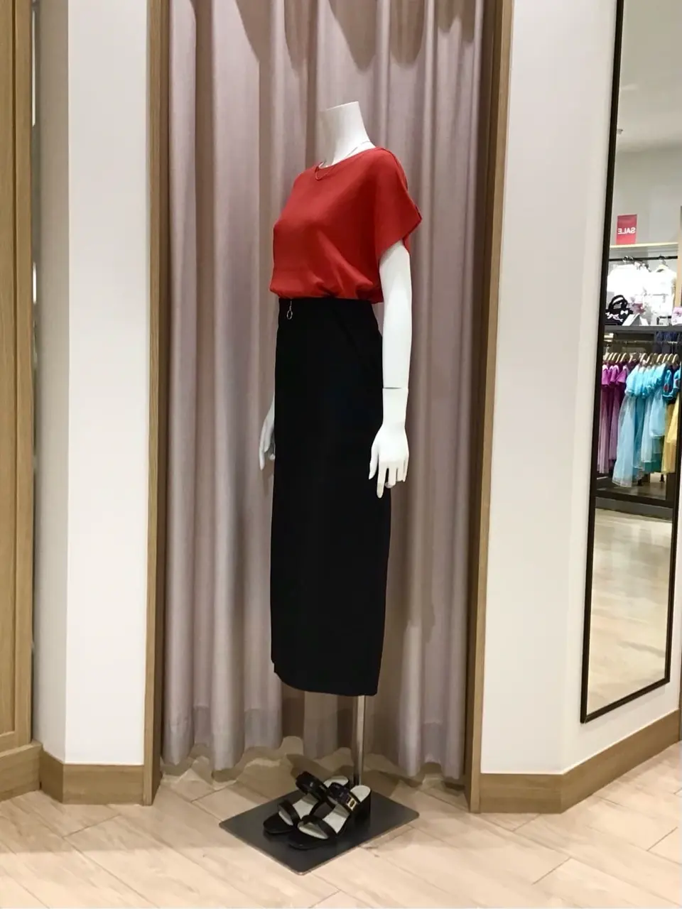 ANY SIS スタッフ コーディネート画像