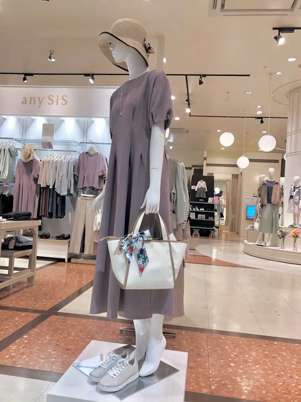 ANY SIS スタッフ コーディネート画像