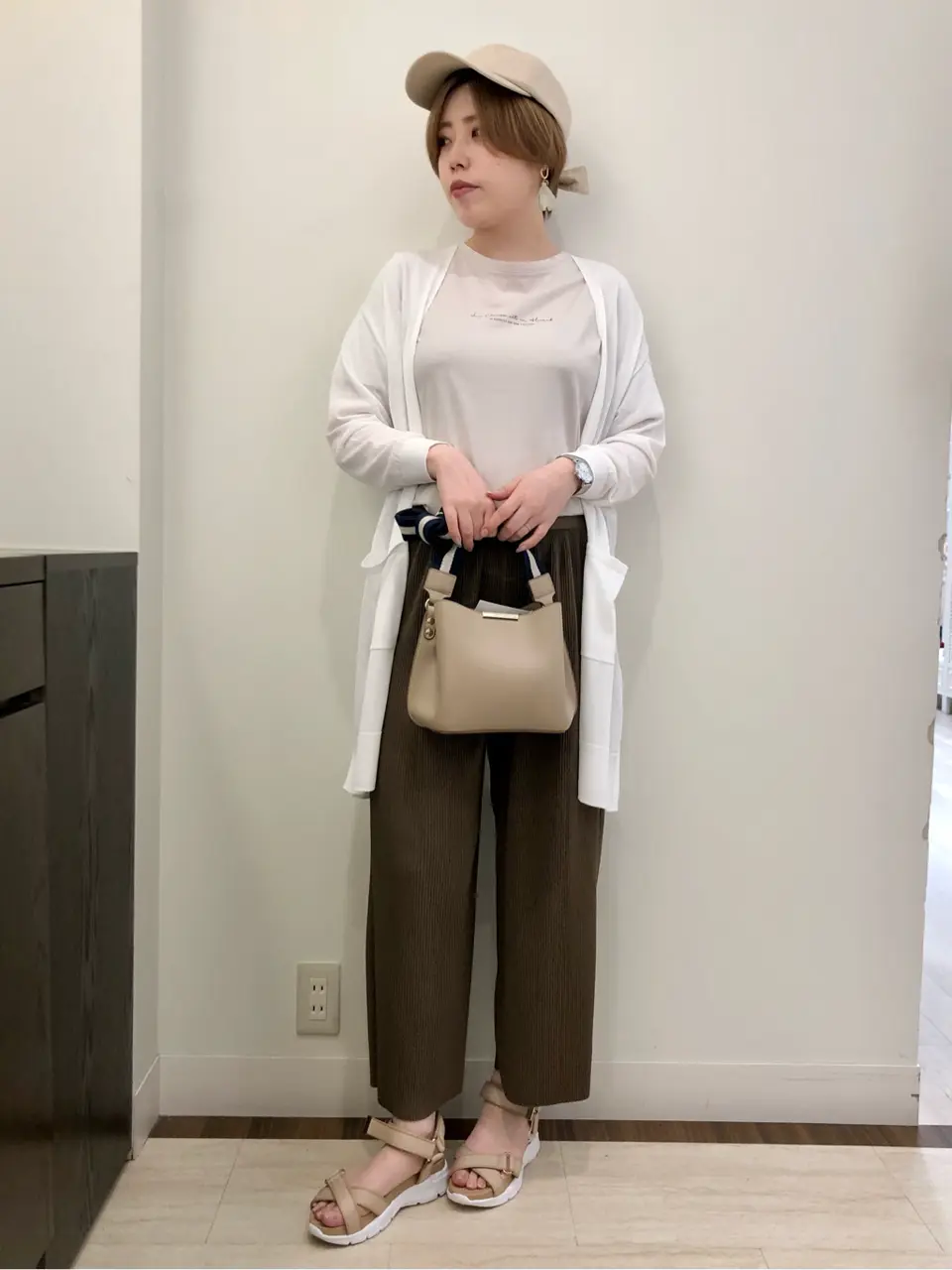 ANY SIS スタッフ コーディネート画像