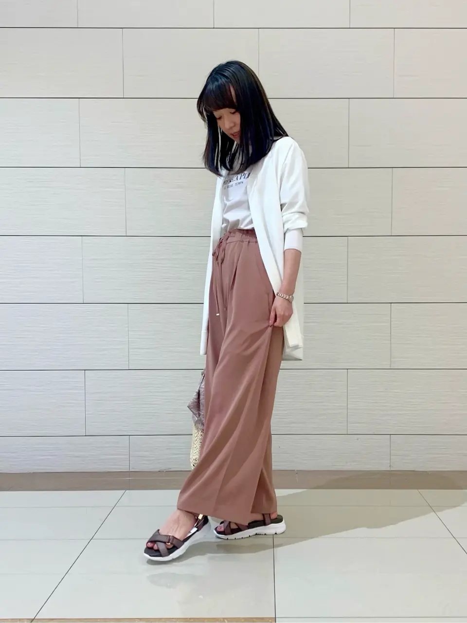 ANY SIS スタッフ コーディネート画像